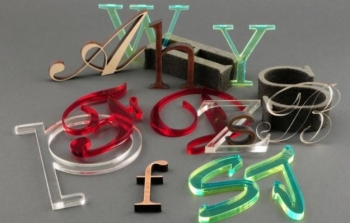 Cắt khắc Laser mica