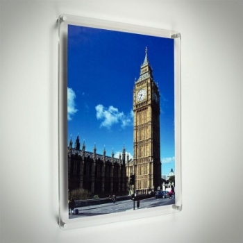 Khung tranh mica treo tường là gì? Những ưu điểm và ứng dụng nổi bật của khung tranh mica